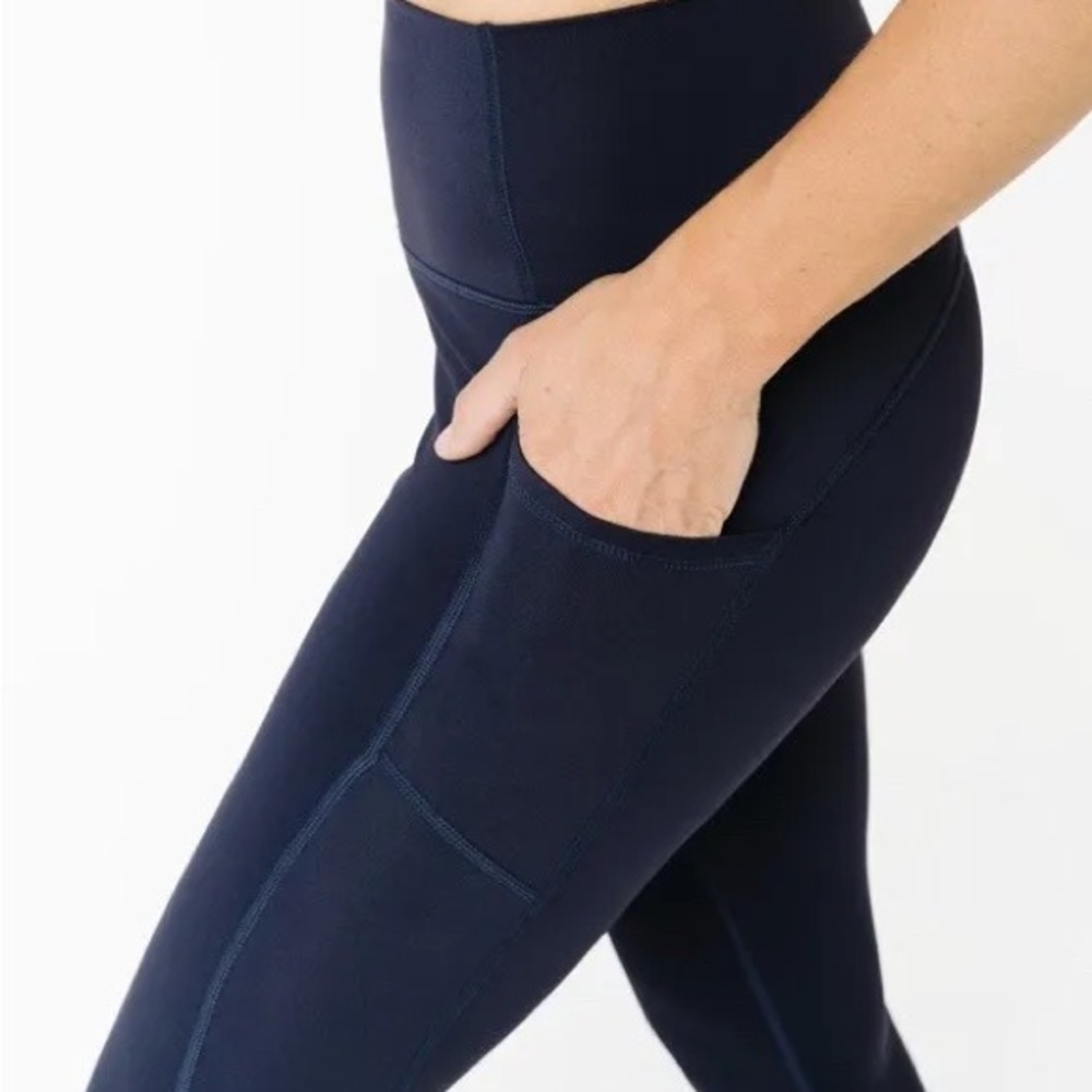 NWT Zyia Navy Pocket Brilliant Hi-Rise Capri 20", size 4